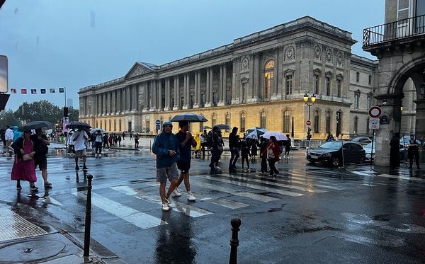 Por causa da chuva, público saiu antes da festa acabar