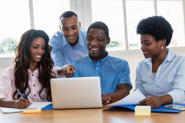 São cursos livres abertos ao público, com programação diversificada, para inspirar pessoas que queiram aprimorar seus conhecimentos