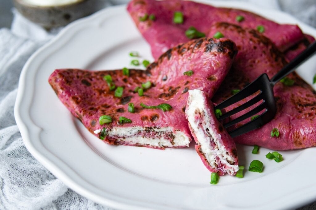 [Edicase]Panqueca de beterraba com ricota (Imagem: IIIRusya | Shutterstock)  por  