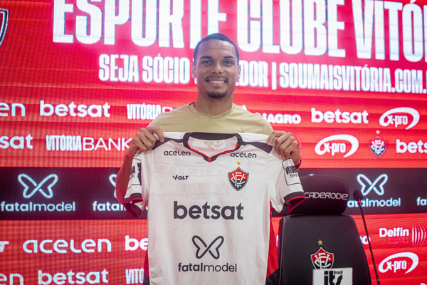 No Vitória, Neris vai utilizar a camisa 77