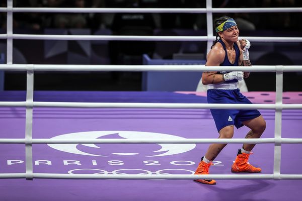 2024.07.31 - Jogos OlÃ­mpicos Paris 2024 - Boxe feminino - Beatriz (Bia) Ferreira (de azul) em aÃ§Ã£o contra a holandesa Chelsey Heijnen nas quartas de final da categoria atÃ© 60kg feminina. Foto: Gaspar NÃ³brega/COB