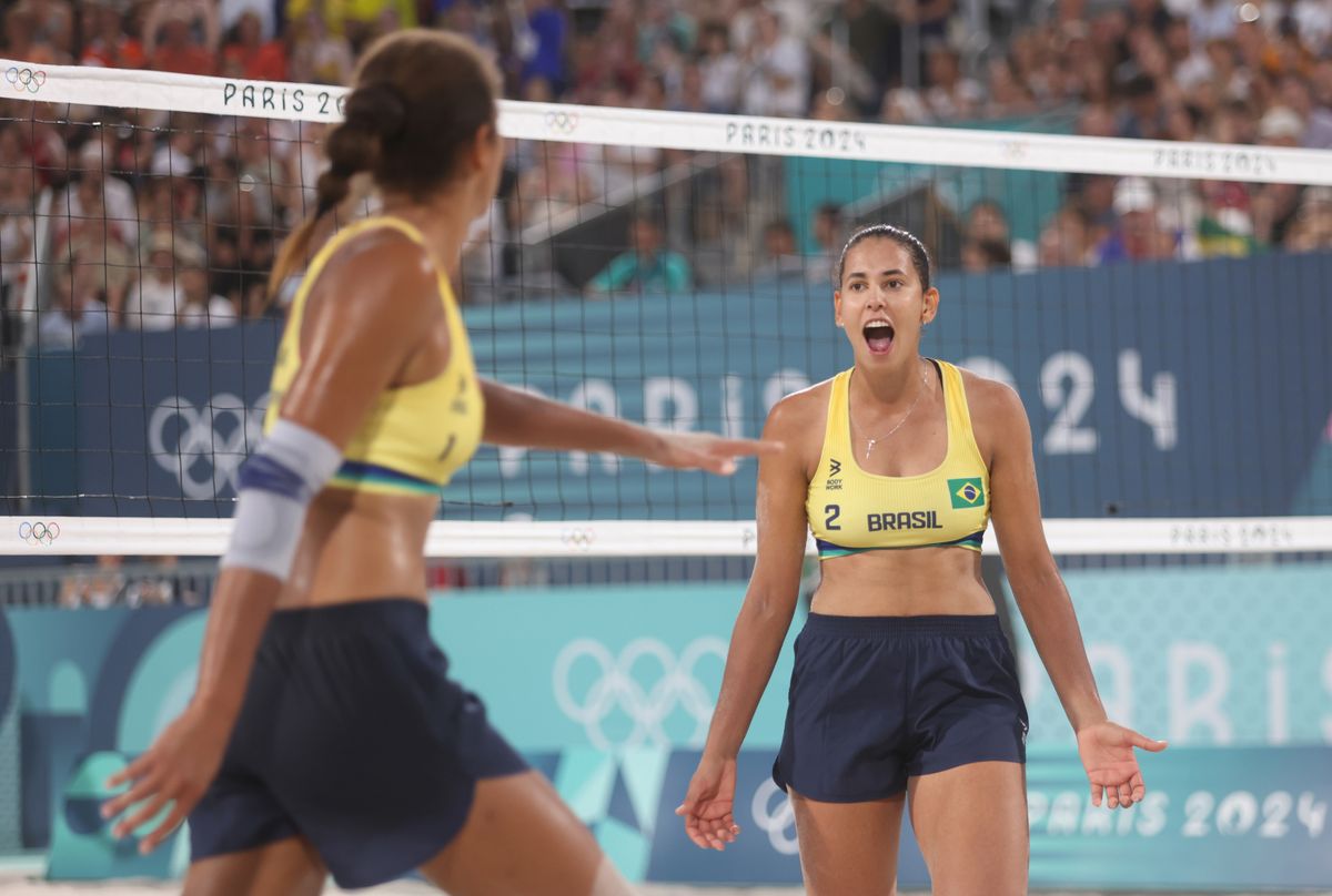 2024.07.30 - Jogos OlÃ­mpicos de Paris 2024 - VÃ´lei de Praia feminino. Ana PatrÃ­cia e Duda em aÃ§Ã£o em duelo da primeira fase contra a dupla espanhola Liliana e Paula. Foto Luiza Moraes/COB