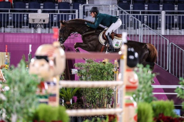 Pedro Vennis foi o primeiro brasileiro a ir para a pista montada no Palácio de Versalhes