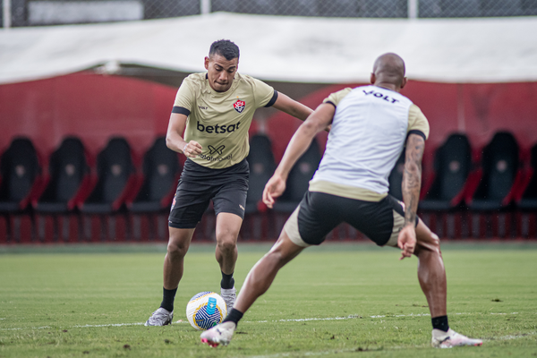 Vitória faz treino no Barradão de olho no Cuiabá