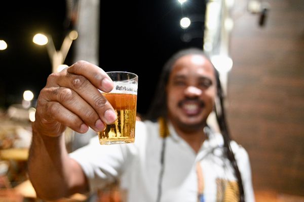 Criatiano Lima foi ao Rio Vermelho para um happy hour com os amigos