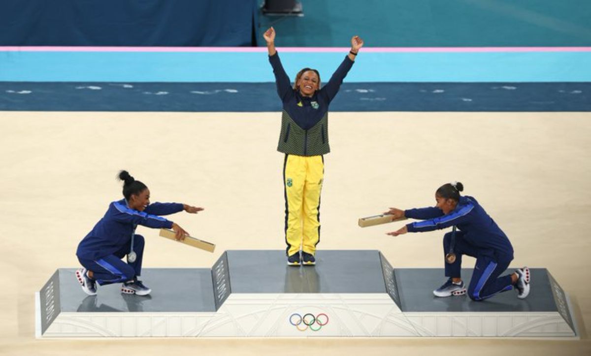 Rebeca Andrade é reverenciada por Simone Biles