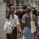 Imagem - Programa que oferece até R$ 800 a estudantes em vulnerabilidade econômica abre inscrições