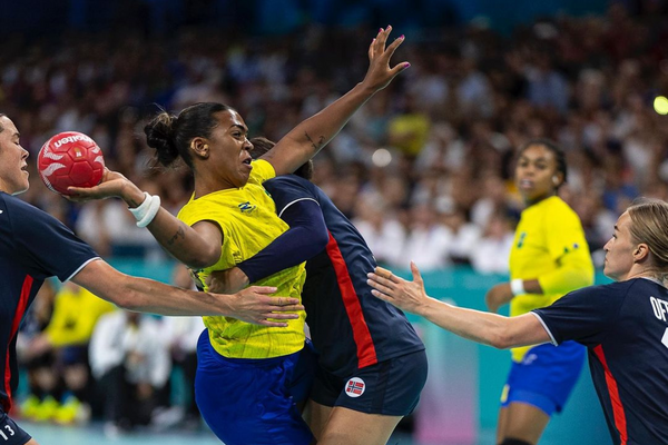 A seleção de handebol feminino do Brasil perdeu para a Noruega, atual campeã mundial