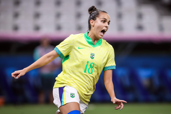 Brasil faz jogo quase perfeito e elimina a Espanha no futebol feminino