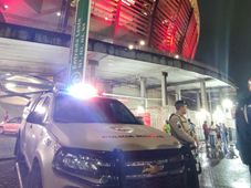 Imagem - Senador é flagrado com luz ilegal e caso expõe abuso no trânsito