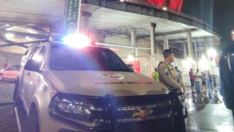 Imagem - Senador é flagrado com luz ilegal e caso expõe abuso no trânsito