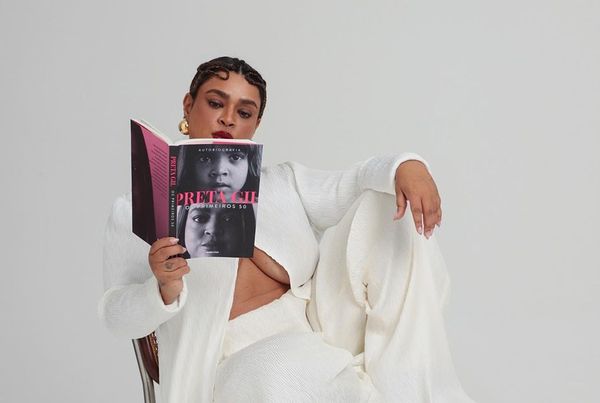 A cantora Preta Gil está lançando livro