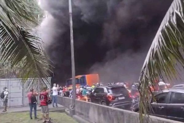 Caminhão pegou fogo no Rio