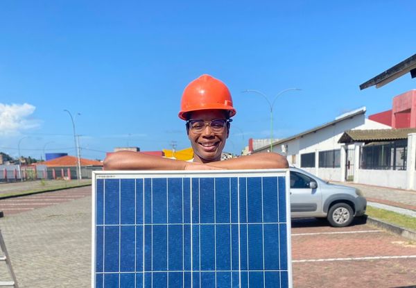 Gabriela Conceição está no terceiro semestre do curso de Engenharia de Energia