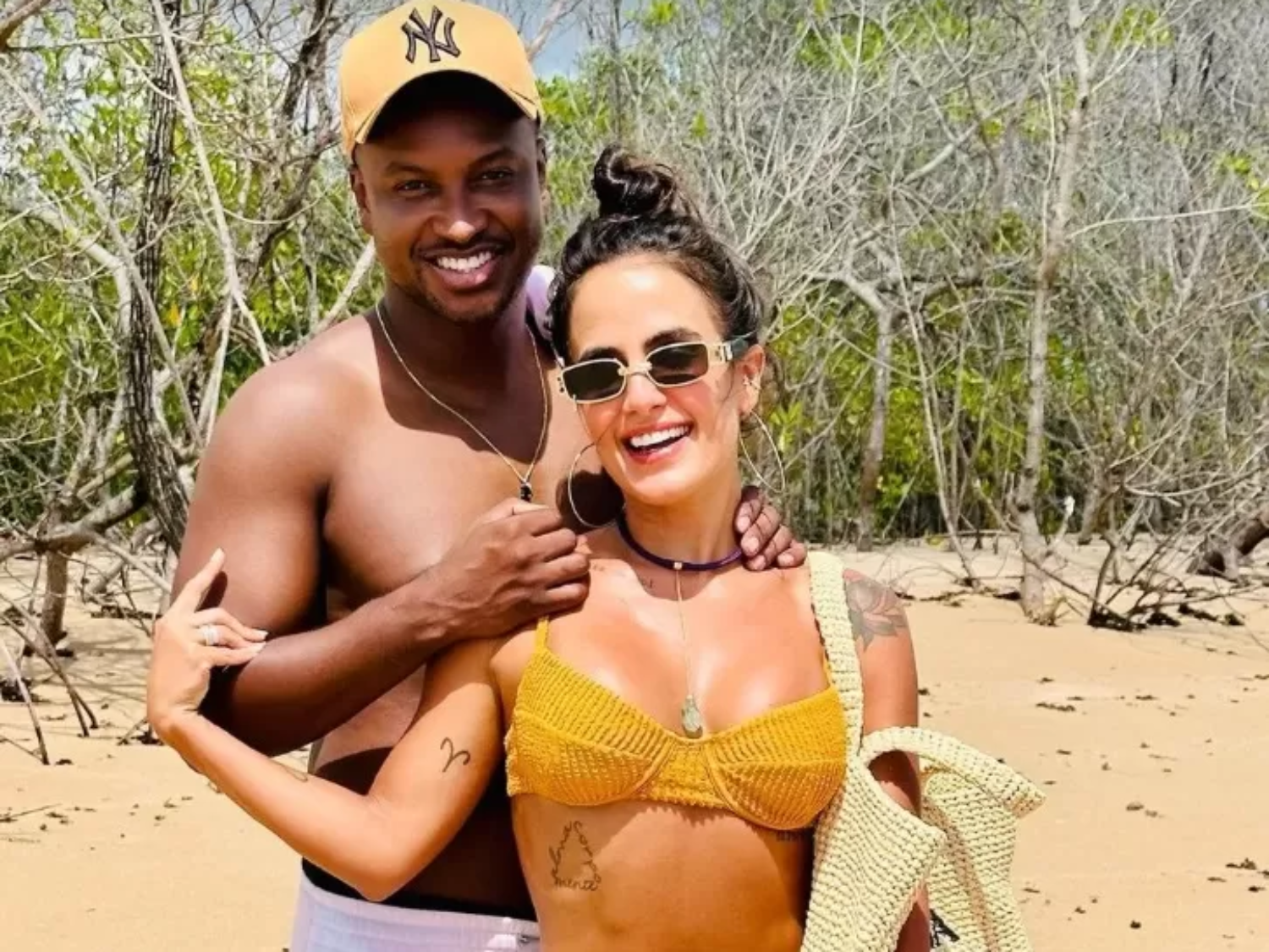 Thiaguinho e Carol Peixinho por Redes sociais