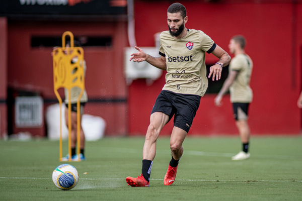 Wagner Leonardo é a referência técnica na defesa do Vitória