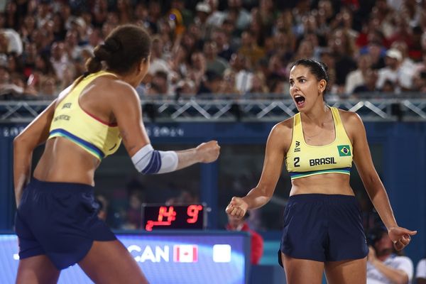 Ana Patrícia e Duda venceram a dupla do Canadá e conquistaram a medalha de ouro