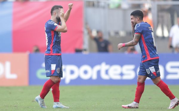 Everton Ribeiro comemora com Cauly após abrir o placar para o Bahia