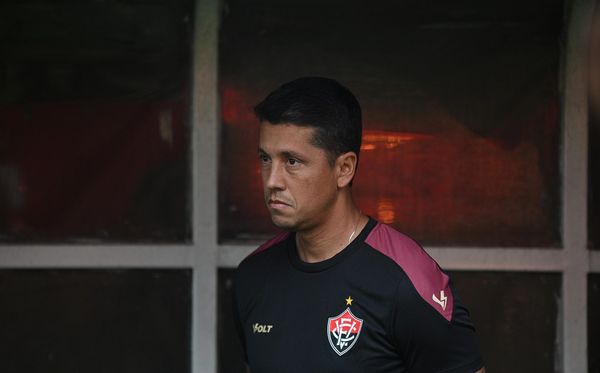 Thiago Carpini, técnico do Vitória, durante o Ba-Vi