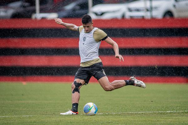 Camutanga era um dos jogadores mais importantes do Vitória antes de se lesionar