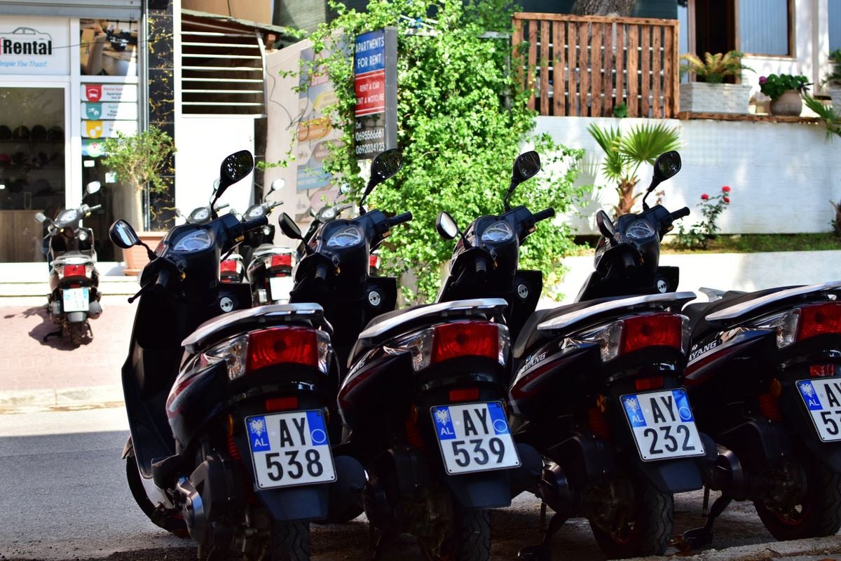Motos