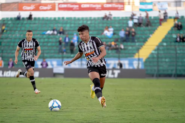 Alisson Santos com a camisa do Figueirense na Série C