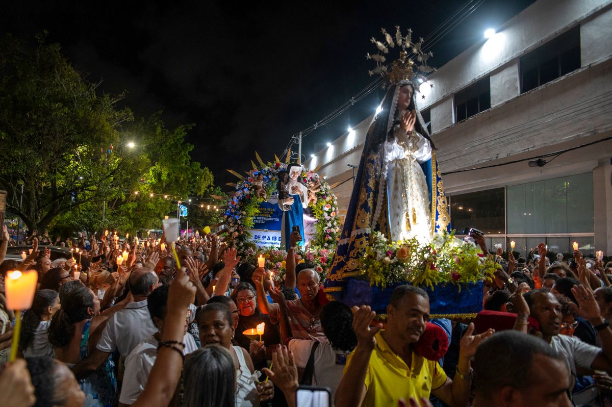 Fiéis acompanharam cortejo de Santa Dulce dos Pobres