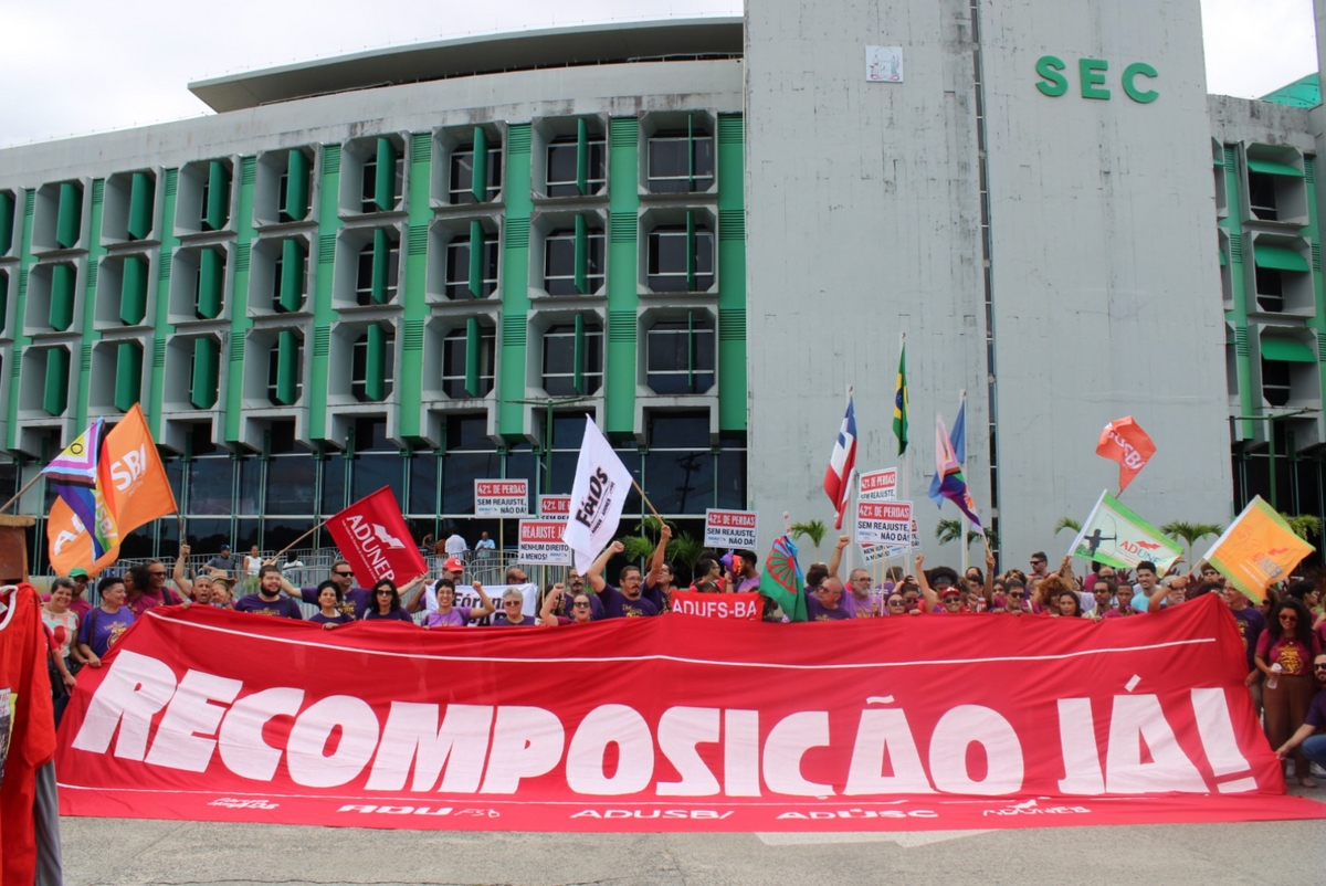 Professores de universidades estaduais fazem paralisação nesta segunda-feira