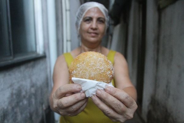 A fábrica de sonho de Cida Araújo fica no subúrbio de Salvador, no bairro de Periperi