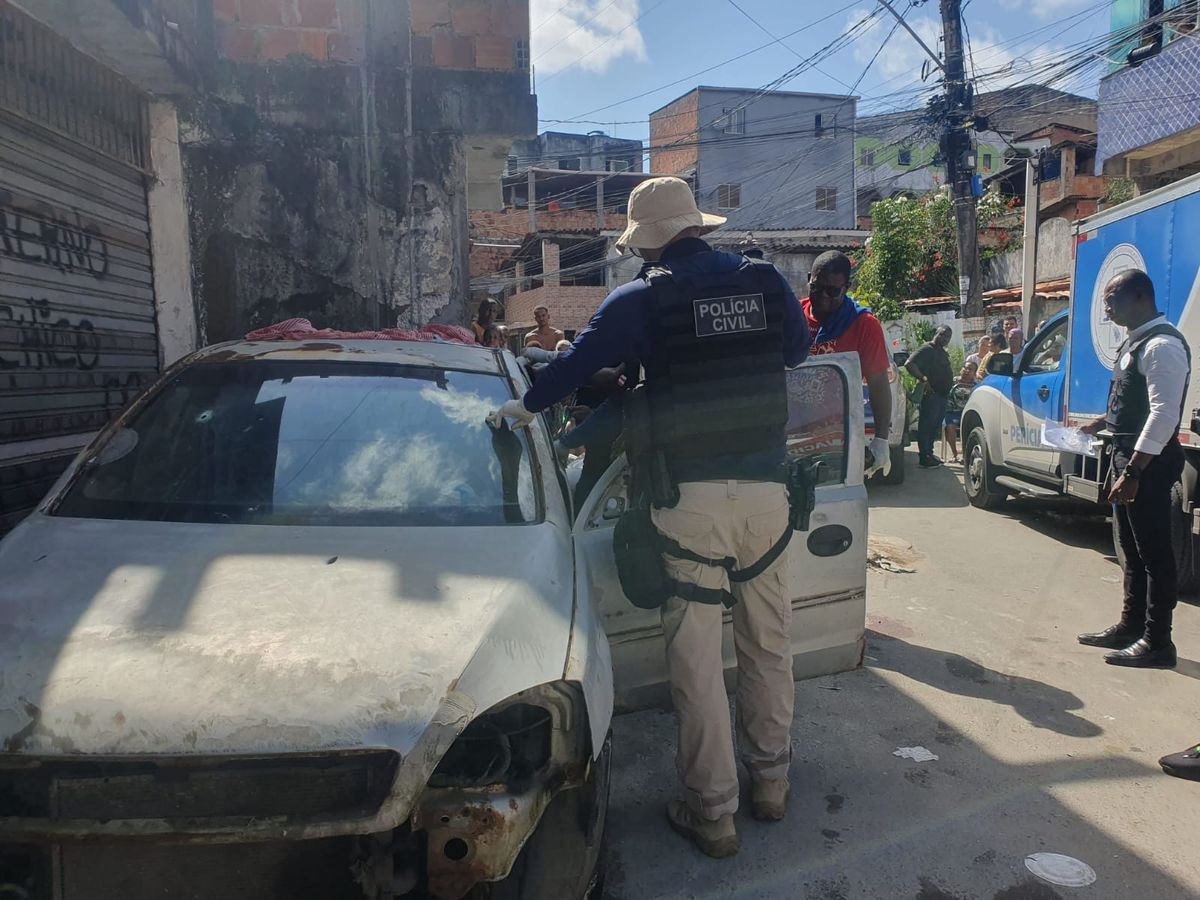 Corpos foram encontrados dentro de carro na Federação