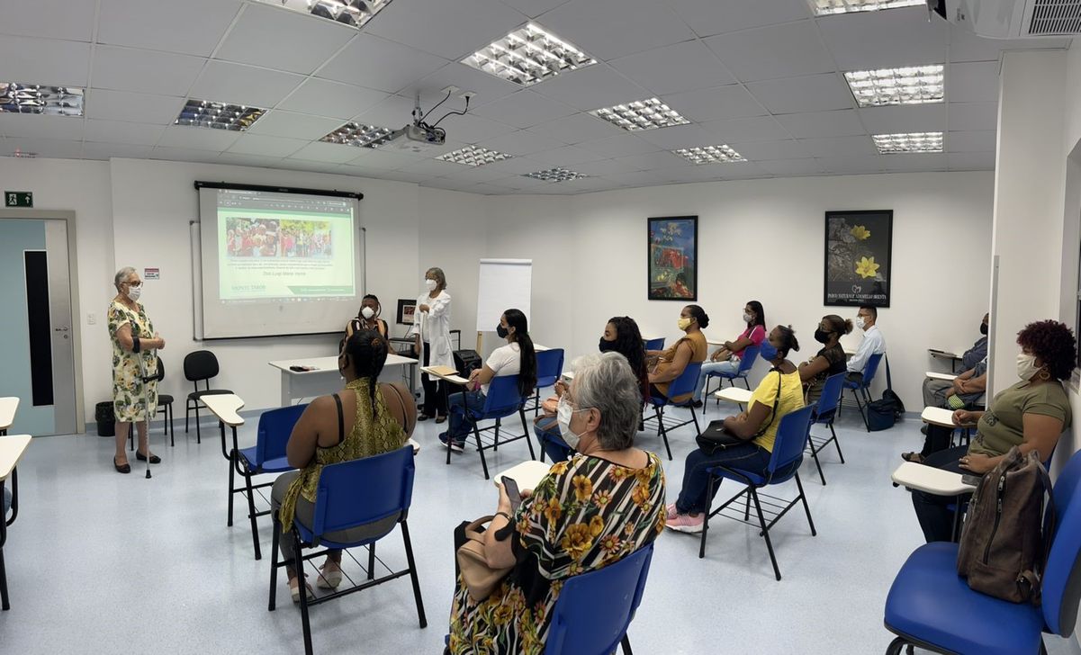 Alunos em sala de aula no Ludovica - Centro de Educação Profissional, em Pau da Lima