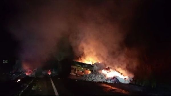 O incêndio começou na tarde de ontem (22)