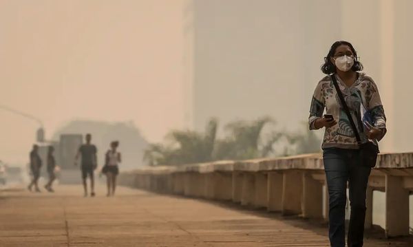 Brasília amanhece encoberta por fumaça causada por incêndios florestais dos últimos dias