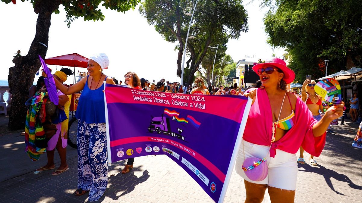 Caminhada LésBi aconteceu na Barra