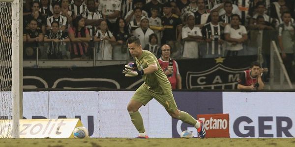 Ex-cruzeirense Fábio foi hostilizado por torcedores do Atlético no Mineirão