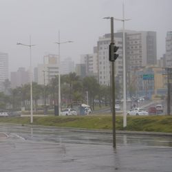 Imagem - Frente fria chega em Salvador e previsão é de 90% de chuva