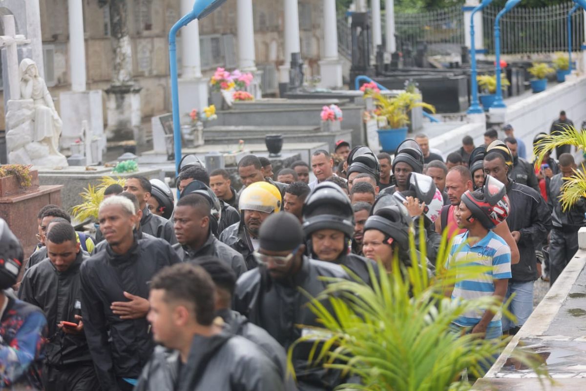 Protesto de motoboys no cemitério