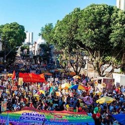 Imagem - Parada LGBTQIAPN+: 20 ônibus são disponibilizados em horário especial na Estação da Lapa