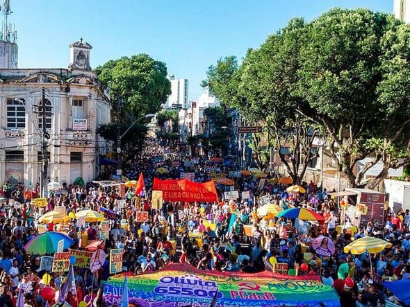 Imagem - Parada LGBTQIAPN+: 20 ônibus são disponibilizados em horário especial na Estação da Lapa