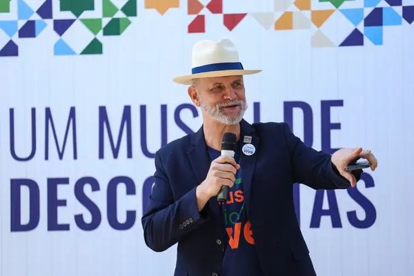 O diretor do Museu Nacional, Alexander Kellner fala durante inauguração de novo espaço da instituição 