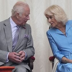 Imagem - Rainha Camilla quebra protocolo e atualiza estado de saúde de Rei Charles III