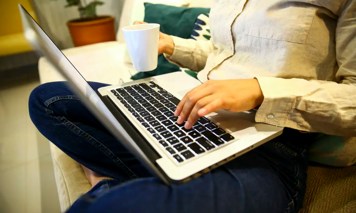 Brazil’s E-commerce Boom: R$196 Billion in Sales Shake Up the Retail Landscape in 2023