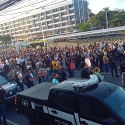 Imagem - Policiais rejeitam proposta do governo e realizam manifestação na Avenida ACM