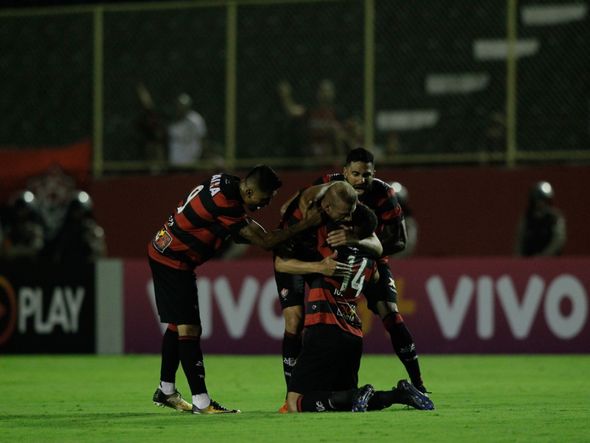 Imagem - Como foi a última vez que Vitória e Atlético-GO se enfrentaram pelo Brasileirão?