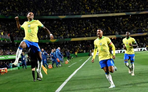 Rodrygo comemora após marcar o gol do Brasil sobre o Equador