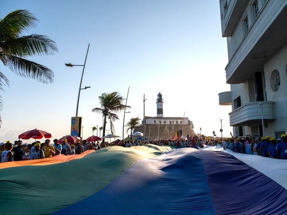 Imagem - Parada do Orgulho LGBTQIAPN+ leva multidão ao circuito Barra-Ondina