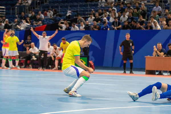 Brasil goleou o Uzbequistão em amistoso antes da Copa do Mundo de Futsal