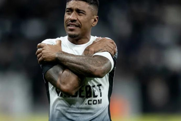 Jogador Paulinho, ex-camisa 8 do Corinthians