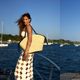 Imagem - Em passeio de iate pela Bahia, Mari Gonzalez posa com bolsa de R$18 mil