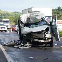 Imagem - Três passageiros morrem em acidente com van que levava pacientes para Salvador